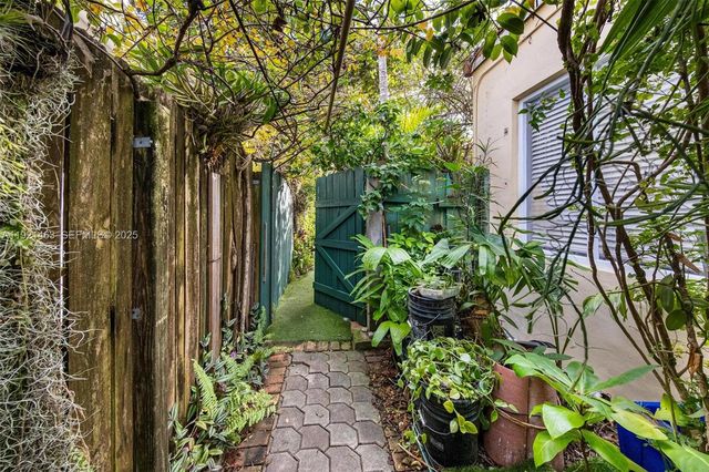 37 NE 44th St, Miami, FL 33137