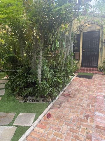 37 NE 44th St, Miami, FL 33137