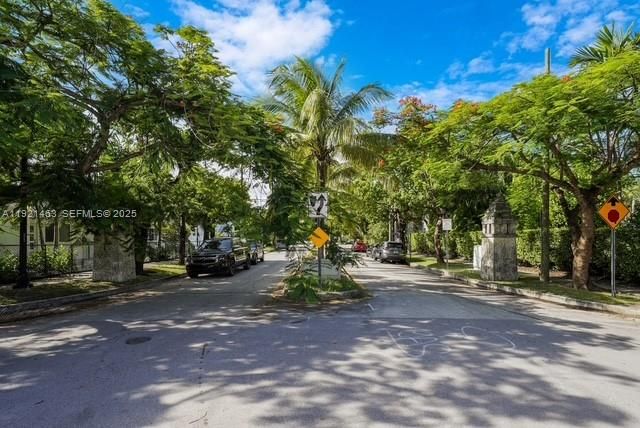 37 NE 44th St, Miami, FL 33137