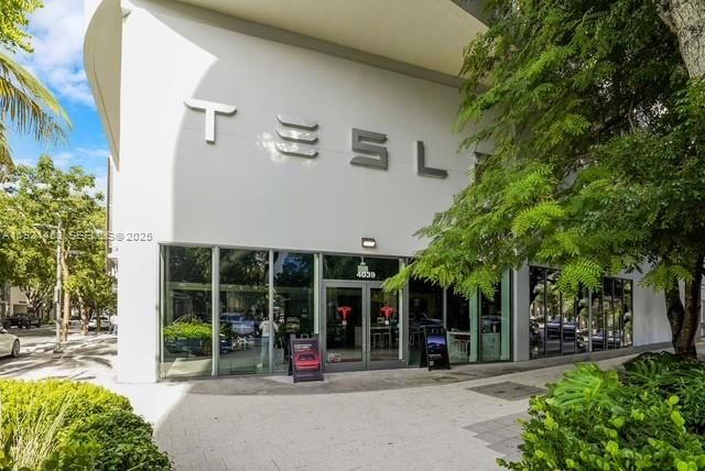 37 NE 44th St, Miami, FL 33137