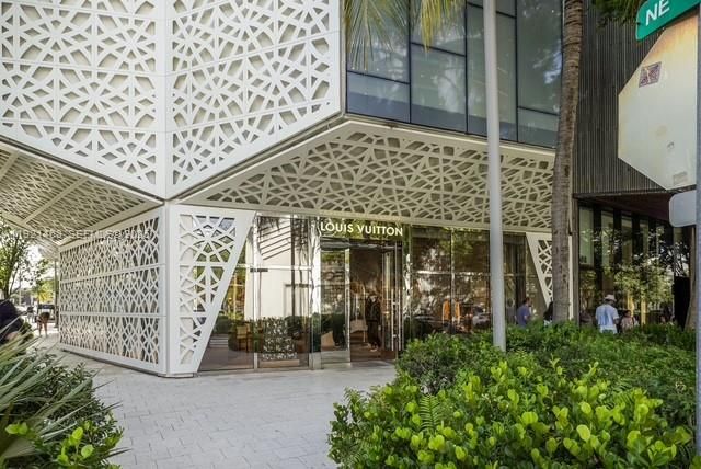 37 NE 44th St, Miami, FL 33137