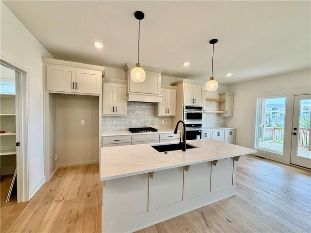 504 Skyview Lane, Liberty, MO 64068