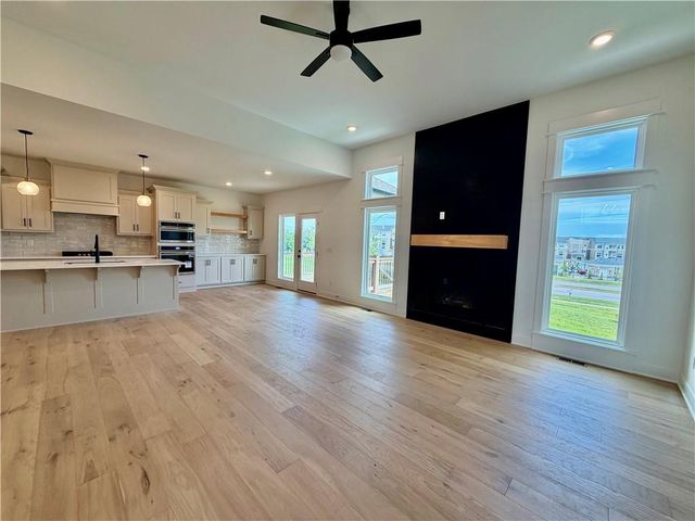 504 Skyview Lane, Liberty, MO 64068