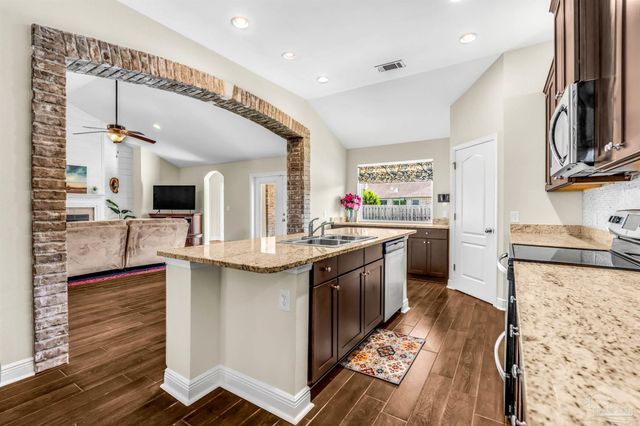7760 Fieldcrest Ct, Pensacola, FL 32526