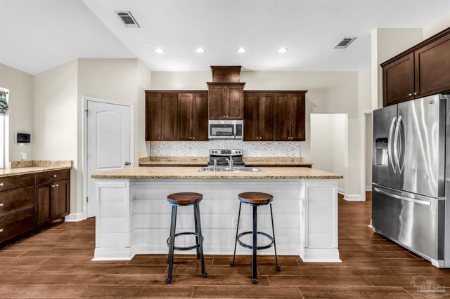 7760 Fieldcrest Ct, Pensacola, FL 32526