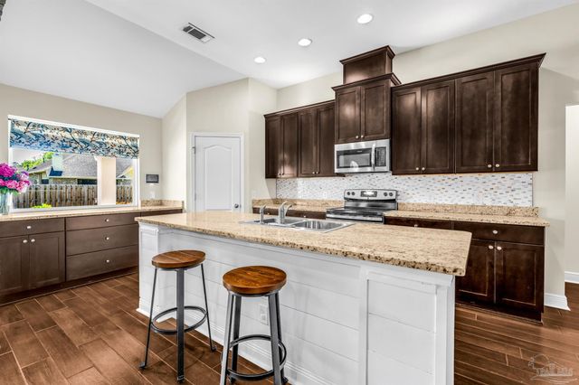 7760 Fieldcrest Ct, Pensacola, FL 32526