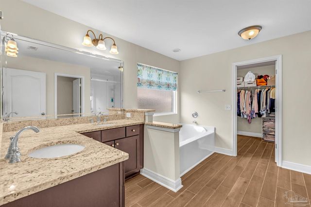 7760 Fieldcrest Ct, Pensacola, FL 32526