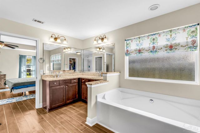 7760 Fieldcrest Ct, Pensacola, FL 32526