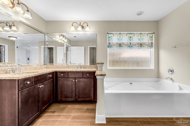 7760 Fieldcrest Ct, Pensacola, FL 32526