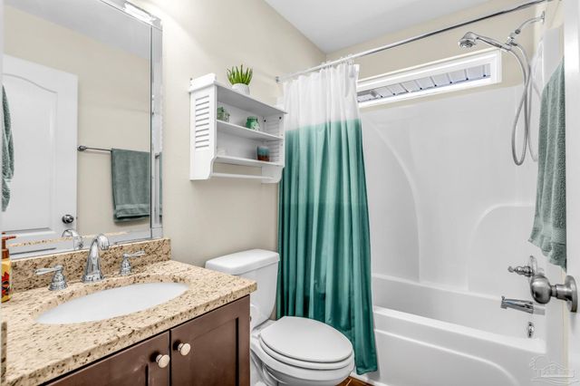7760 Fieldcrest Ct, Pensacola, FL 32526
