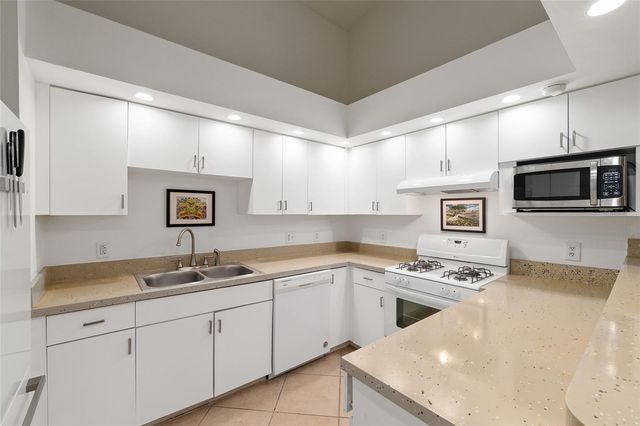 3953 NW 7TH PLACE, Gainesville, FL 32607