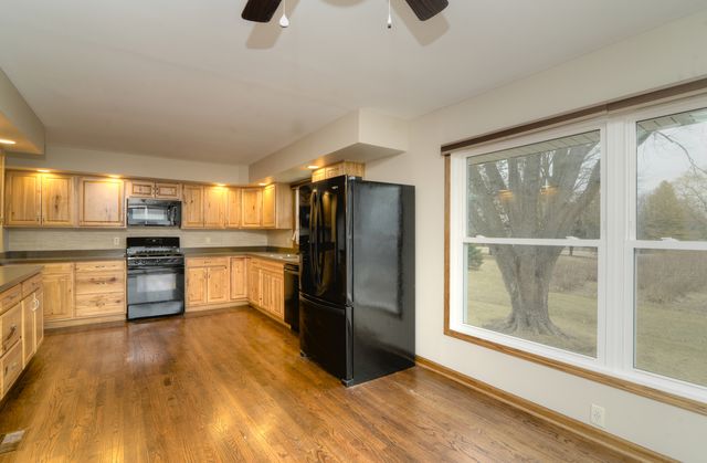 1070 CENTER Drive, South Elgin, IL 60177