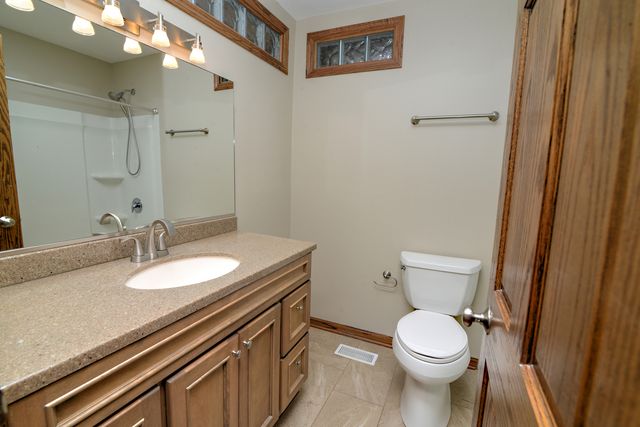 1070 CENTER Drive, South Elgin, IL 60177