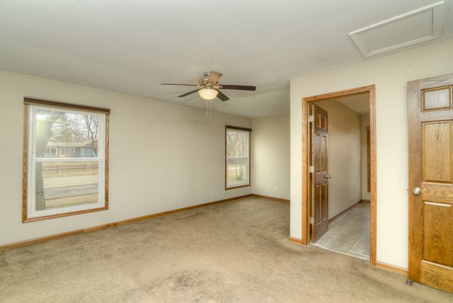 1070 CENTER Drive, South Elgin, IL 60177