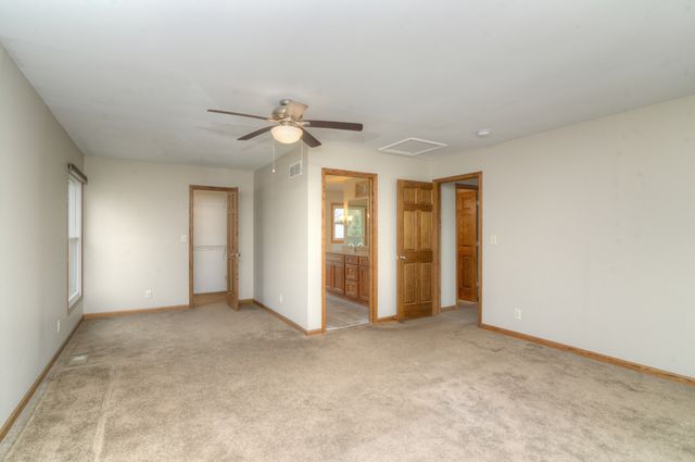 1070 CENTER Drive, South Elgin, IL 60177