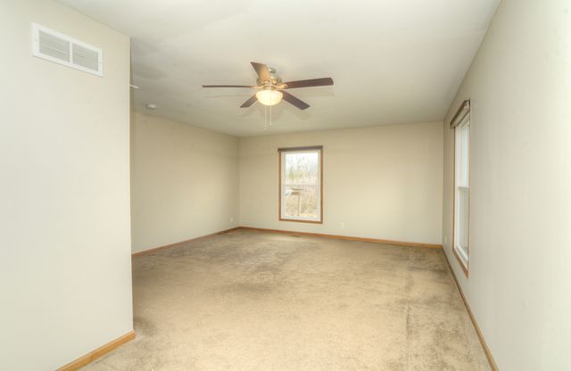 1070 CENTER Drive, South Elgin, IL 60177