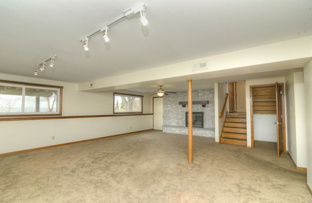 1070 CENTER Drive, South Elgin, IL 60177