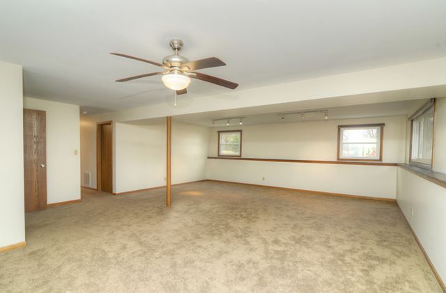 1070 CENTER Drive, South Elgin, IL 60177