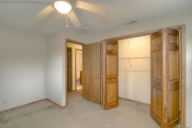 1070 CENTER Drive, South Elgin, IL 60177