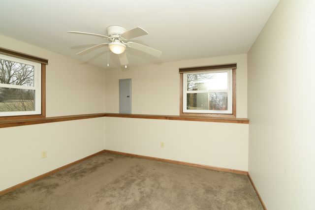 1070 CENTER Drive, South Elgin, IL 60177