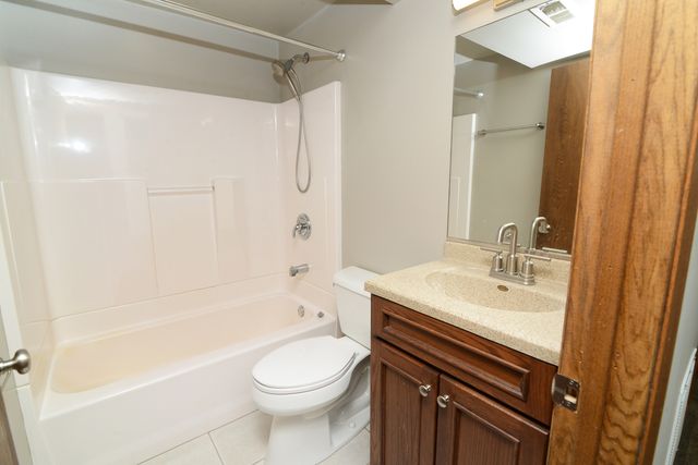 1070 CENTER Drive, South Elgin, IL 60177