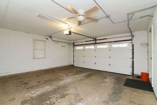 1070 CENTER Drive, South Elgin, IL 60177