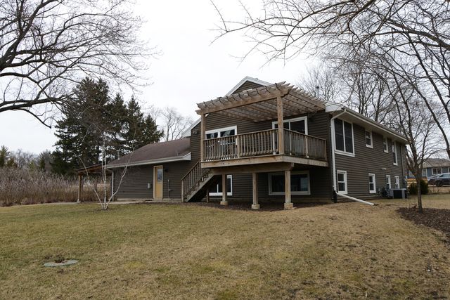 1070 CENTER Drive, South Elgin, IL 60177