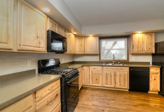 1070 CENTER Drive, South Elgin, IL 60177