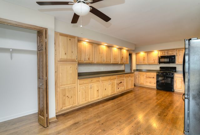 1070 CENTER Drive, South Elgin, IL 60177