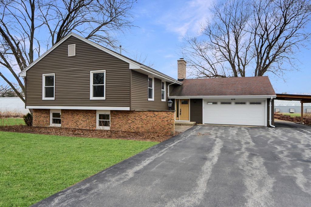 1070 CENTER Drive, South Elgin, IL 60177