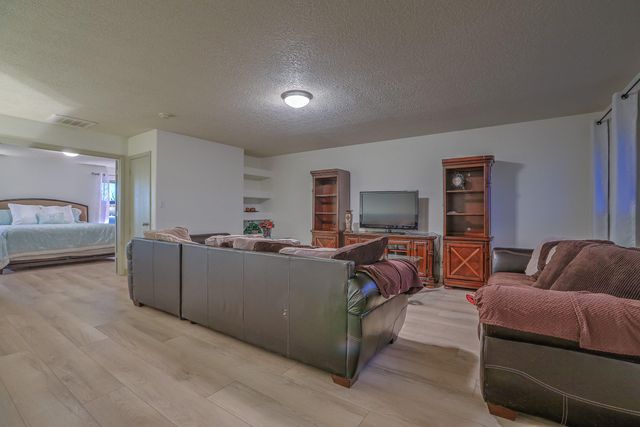 2447 Treviso Drive SE, Rio Rancho, NM 87124