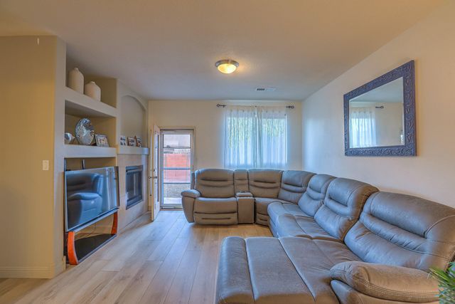 2447 Treviso Drive SE, Rio Rancho, NM 87124