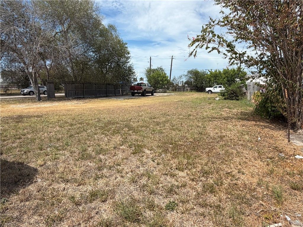4914 Williams Dr, Corpus Christi, TX 78411 — exterior