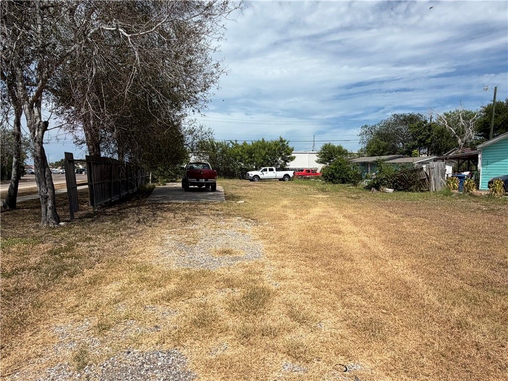 4914 Williams Dr, Corpus Christi, TX 78411 — photo 2