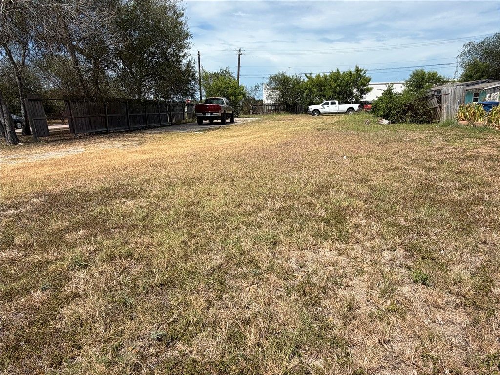 4914 Williams Dr, Corpus Christi, TX 78411 — photo 3
