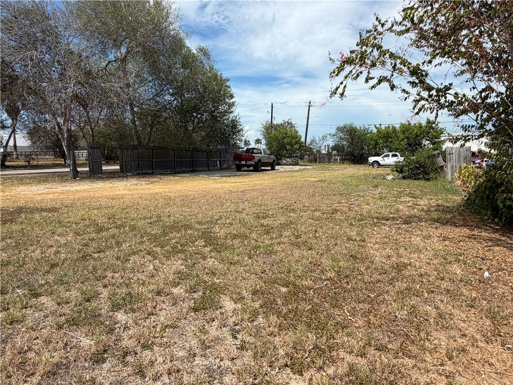 4914 Williams Dr, Corpus Christi, TX 78411 — photo 4