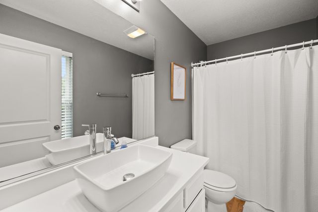 15226 Greenbelt Drive, Urbandale, IA 50323
