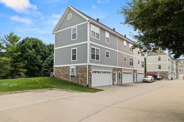 15226 Greenbelt Drive, Urbandale, IA 50323