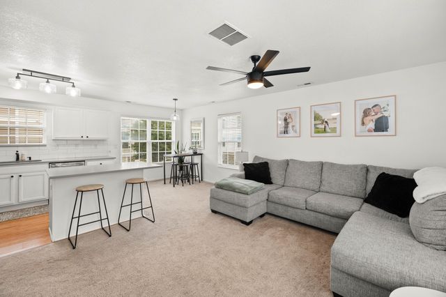 15226 Greenbelt Drive, Urbandale, IA 50323