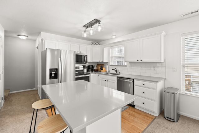 15226 Greenbelt Drive, Urbandale, IA 50323