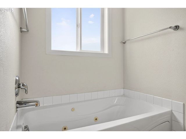 8907 Ne 84TH St, Vancouver, WA 98662