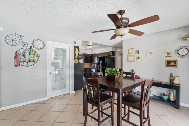 1741 Robinwood Avenue, Clovis, CA 93611