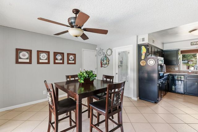 1741 Robinwood Avenue, Clovis, CA 93611