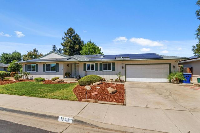 1741 Robinwood Avenue, Clovis, CA 93611