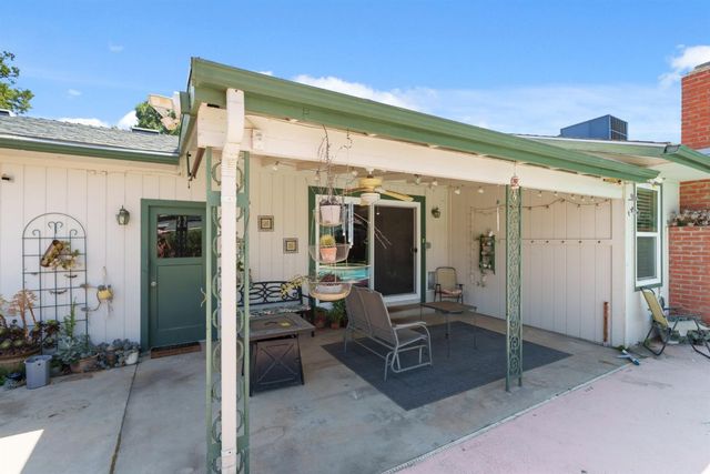 1741 Robinwood Avenue, Clovis, CA 93611