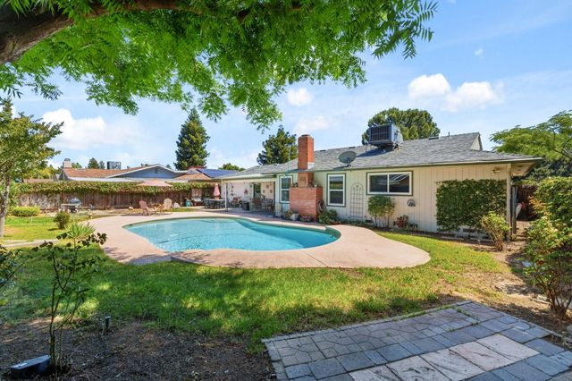 1741 Robinwood Avenue, Clovis, CA 93611