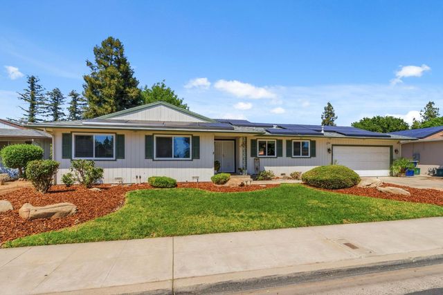 1741 Robinwood Avenue, Clovis, CA 93611