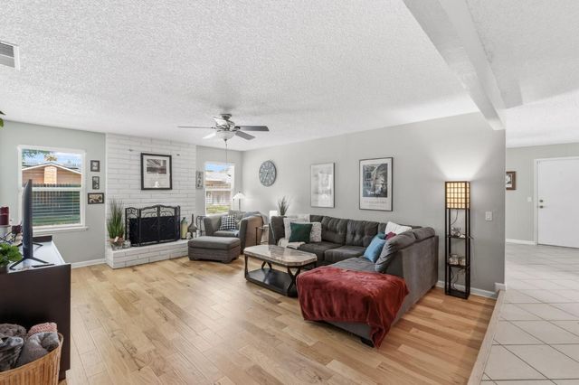 1741 Robinwood Avenue, Clovis, CA 93611