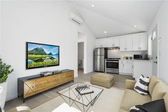 6539 N Bobbyboyar Avenue, West Hills, CA 91307