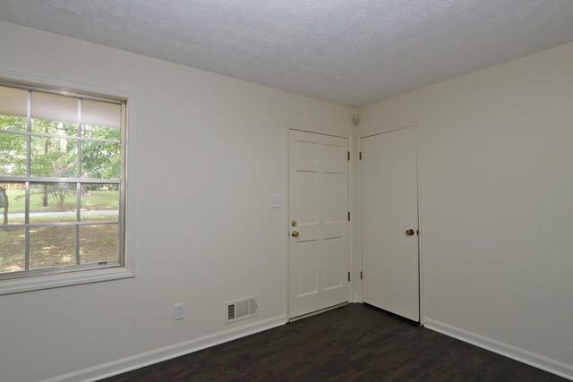4215 Fawn Lane SE, Smyrna, GA 30082